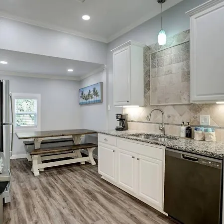 Renovated Beach Bungalow! Galveston Exterior photo