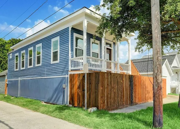 Renovated Beach Bungalow!