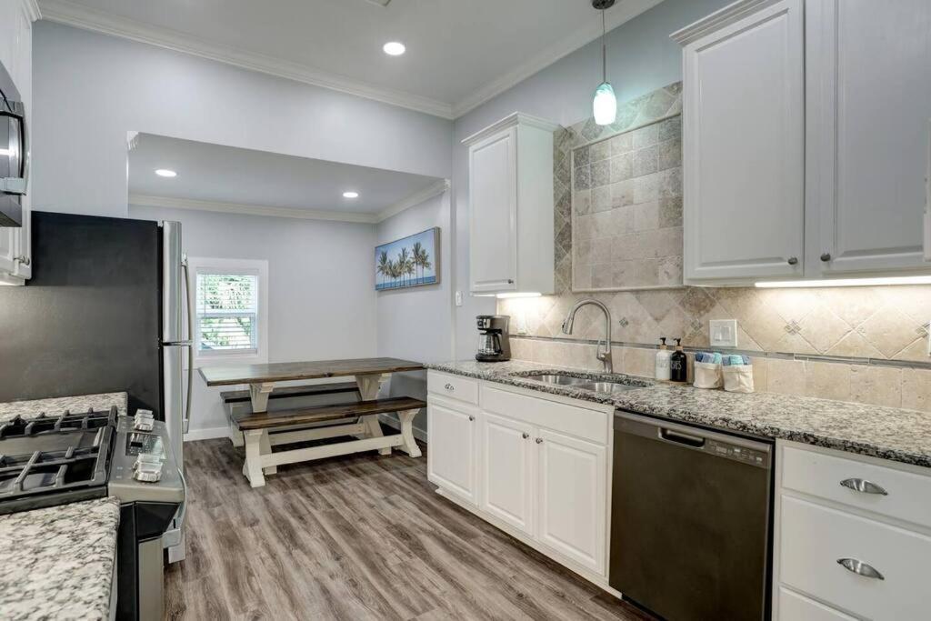 Renovated Bungalow! * Galveston