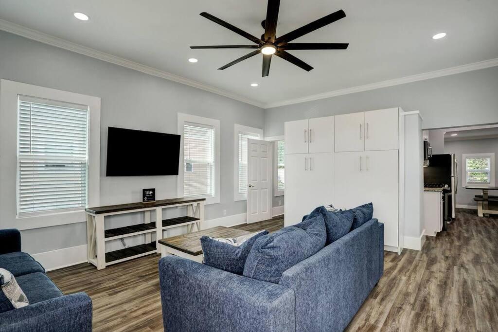 Renovated Bungalow! Galveston